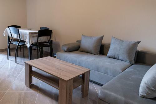 Comfortable Apartment Near Athens Airport!!