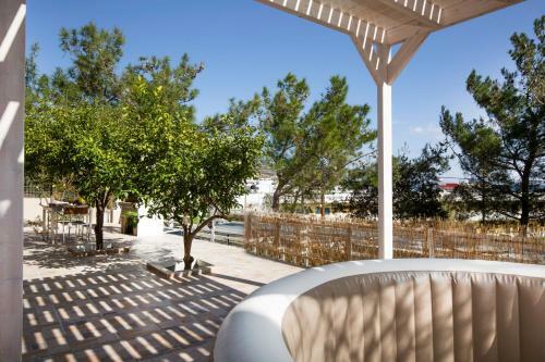 Theros Luxury Apartment