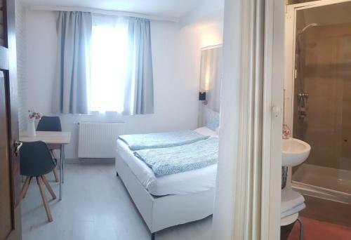 Hostal House L.a