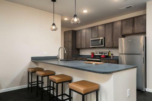 Apartamento University Suites 5 Minutes From Churchill Downs 4 Bdrm