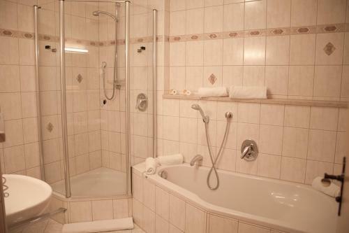Hostal Gasthof - Hotel Zur Post