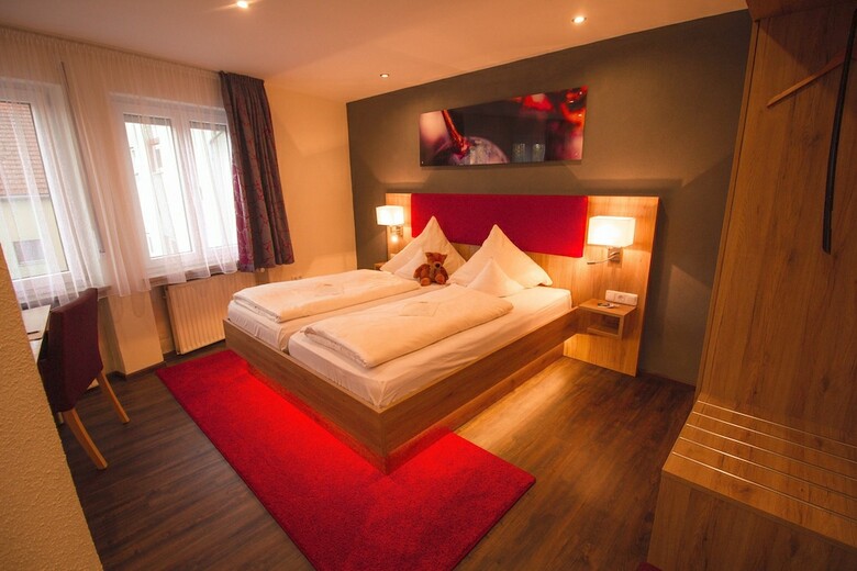 Hostal Landhotel Und Weingasthof Schwarzer Adler