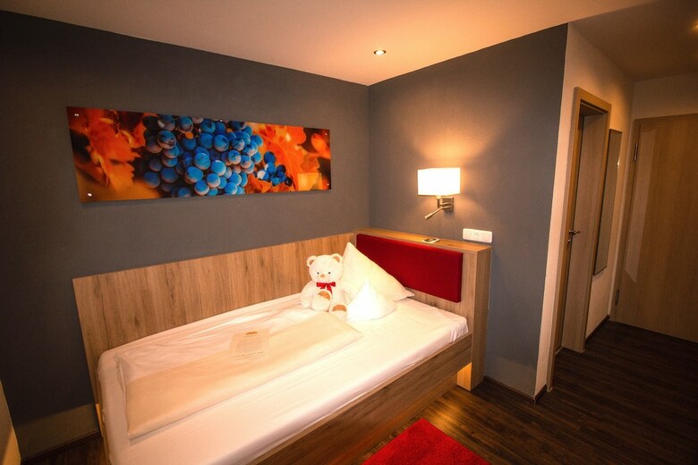 Hostal Landhotel Und Weingasthof Schwarzer Adler