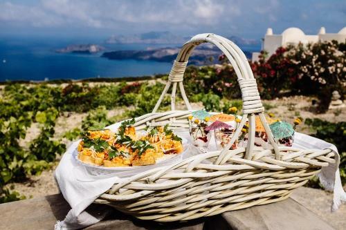Arcana Santorini Villas, An Authentic Cycladic Experience