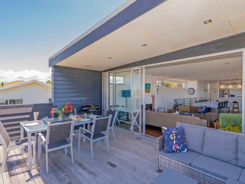 Breezy Views - Simpsons Beach Holiday Home