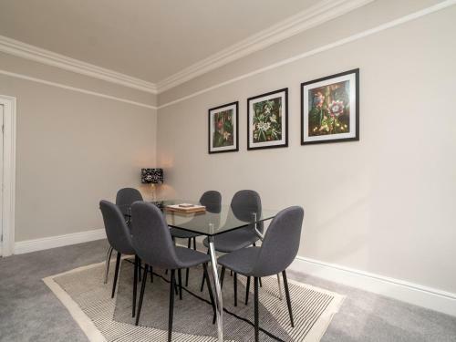 Pass The Keys Spacious 3 Bed Apartment In Prime Central Location