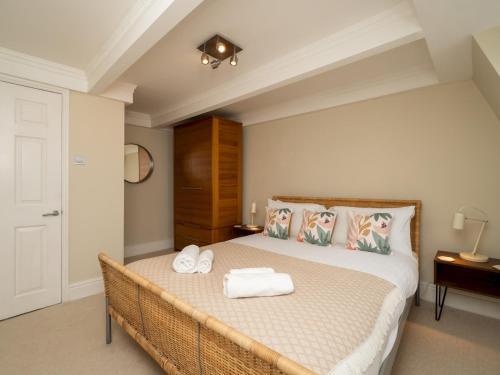 Pass The Keys Spacious 3 Bed Apartment In Prime Central Location