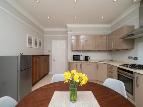 Pass The Keys Spacious 3 Bed Apartment In Prime Central Location