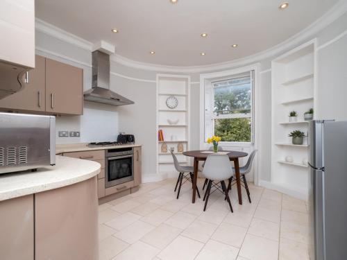 Pass The Keys Spacious 3 Bed Apartment In Prime Central Location