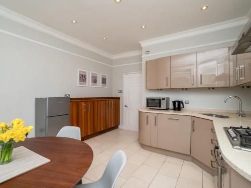 Pass The Keys Spacious 3 Bed Apartment In Prime Central Location