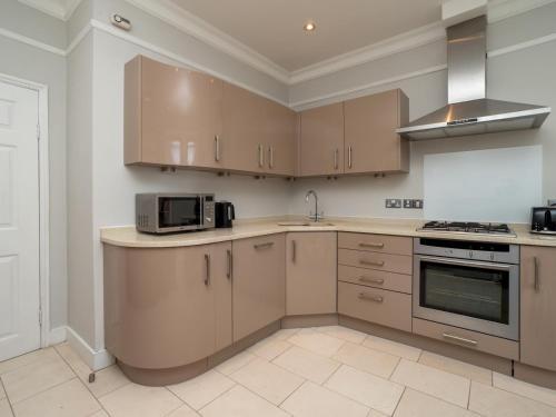 Pass The Keys Spacious 3 Bed Apartment In Prime Central Location