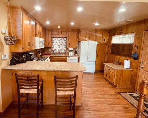 Sunset Mountain View Retreat W/ 2 Living Rooms