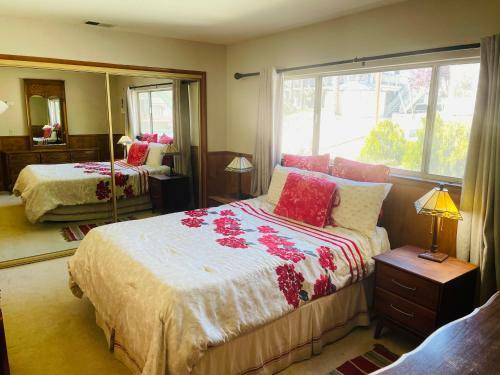 Sunset Mountain View Retreat W/ 2 Living Rooms