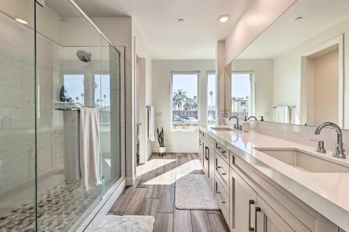 Apartamento Luxe Retreat With Rooftop Less Than Half Mi To Beach!