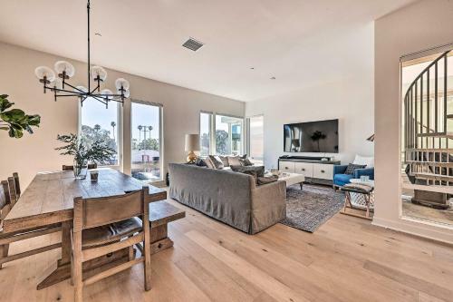 Apartamento Luxe Retreat With Rooftop Less Than Half Mi To Beach!