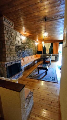 Traditional Cozy Apartment In Livadi Parnassos (2)+(3)