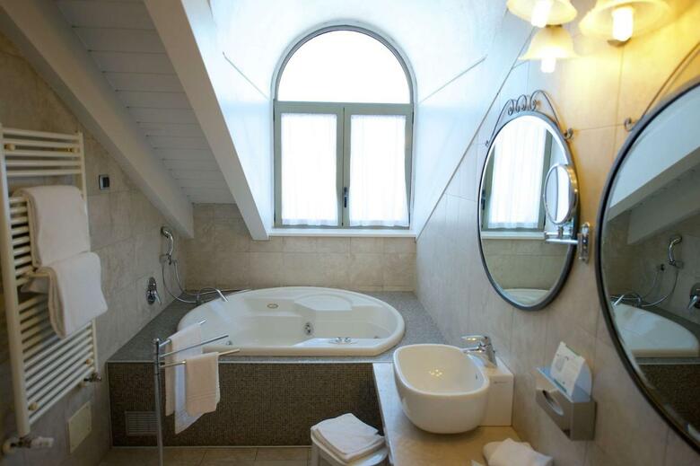 Best Western Crystal Palace Hotel