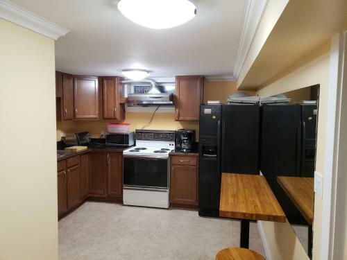 Apartamento Surrey Chic 2 Bdrm Basement Unit