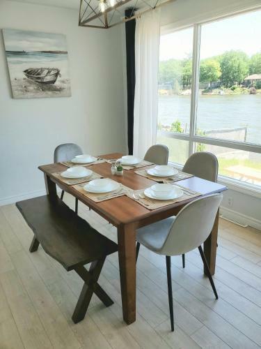 Apartamento Cottage With River Front & Minutes Away From Beach