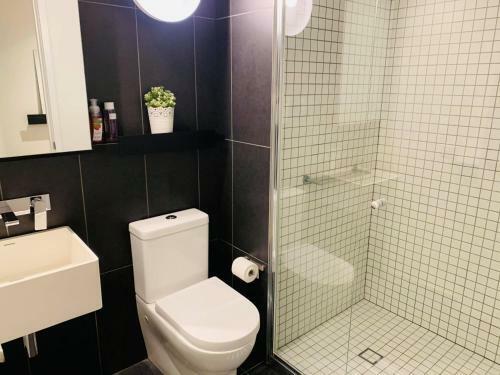 Melbourne Cbd Empire Apartment