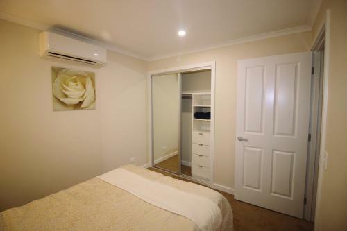 Hostal Silver House - Melbourne Airport Accommodation