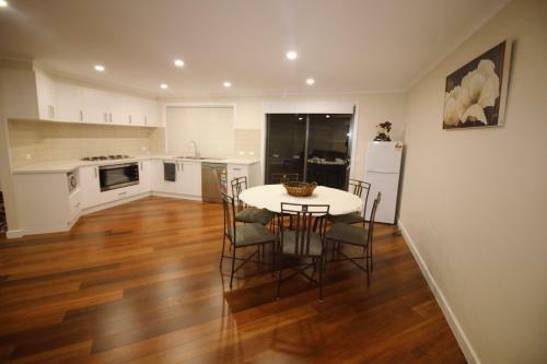 Hostal Silver House - Melbourne Airport Accommodation
