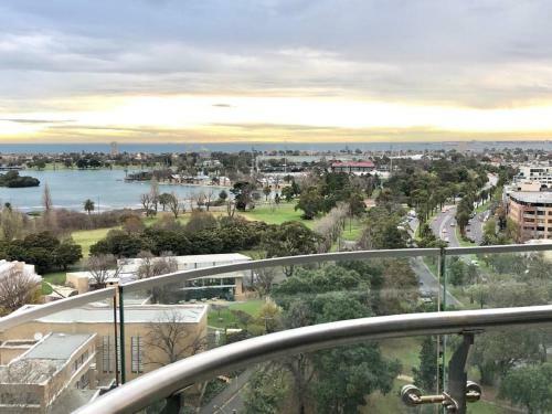 Readyset Apartments At Emerald