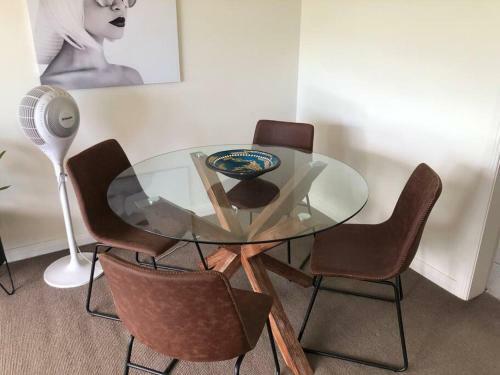 Apartamento Lovely Two Bedroom, One Bath Home Away From Home.