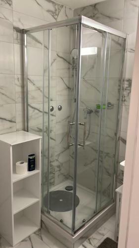 Elegant Studio Fully Furnished Apartment! @z�rich 4