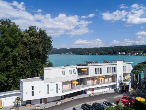 Aparthotel Barry Memle Directly On The Lake