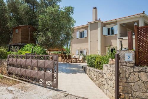 Julia's Villa Style Apartment