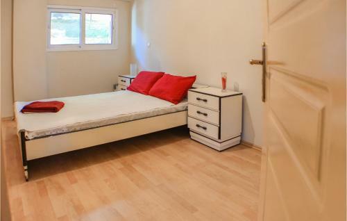 Stunning Apartment In Alepochori With 2 Bedrooms