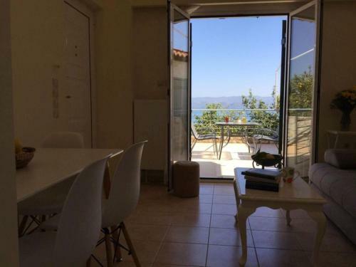 Seafront Apartment In Kiveri, Near Nafplion.