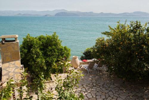Seafront Apartment In Kiveri, Near Nafplion.