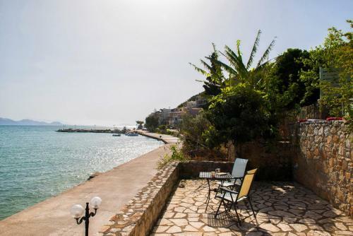 Seafront Apartment In Kiveri, Near Nafplion.