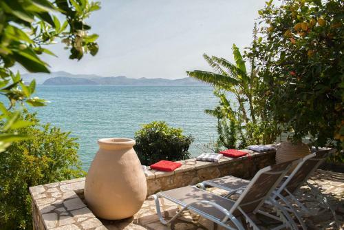 Seafront Apartment In Kiveri, Near Nafplion.