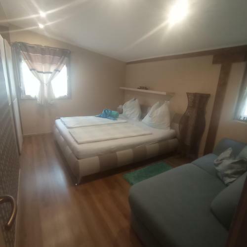 R�zsa Apartman