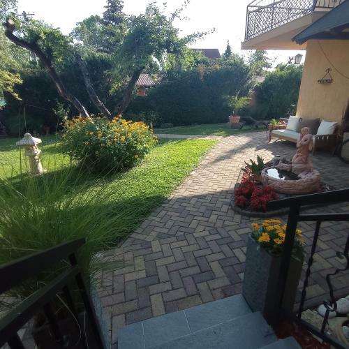 R�zsa Apartman
