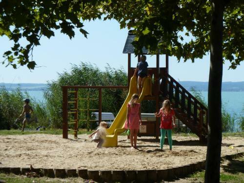 Aqua Camp Mobilh�zak - Eur�pa Kemping Als��rs