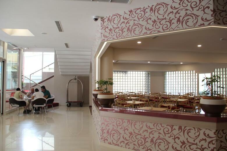 Sky 2 Hotel