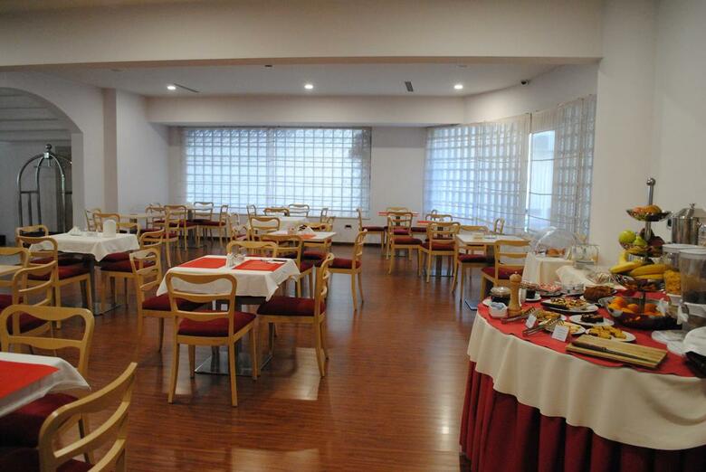 Sky 2 Hotel