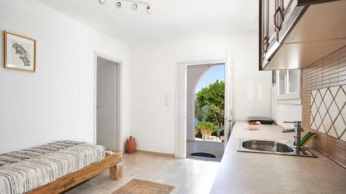 New! Paxoswhite Sea View Apartments & Studios!
