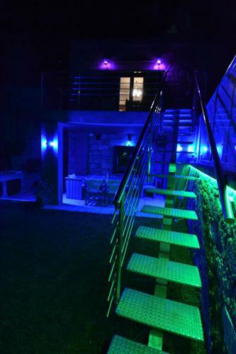Heated Private Pool & Jacuzzi - Ozone & Salt - Villa Rokka