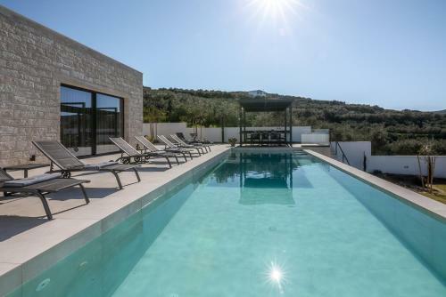 Villas Phos And Kallos