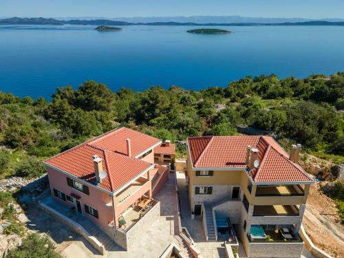Teona Luxury Studio Apartment With Jacuzzi And Terrace Sea View