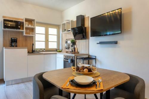 Teona Luxury Studio Apartment With Jacuzzi And Terrace Sea View