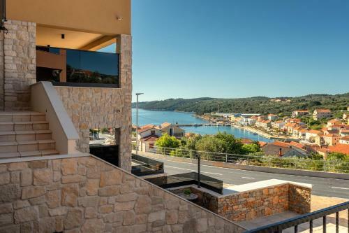 Teona Luxury Studio Apartment With Jacuzzi And Terrace Sea View