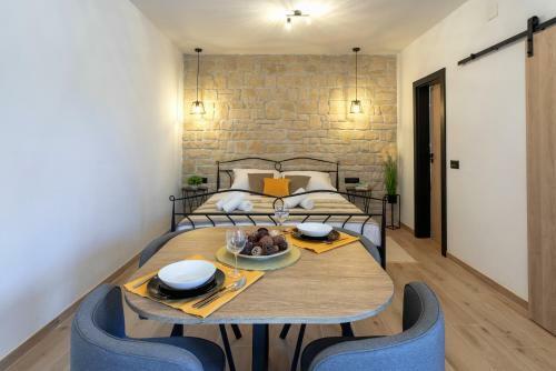 Teona Luxury Studio Apartment With Jacuzzi And Terrace Sea View