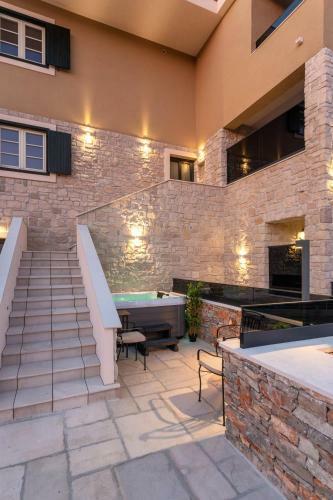 Teona Luxury Studio Apartment With Jacuzzi And Terrace Sea View