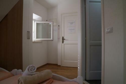Studio Apartments & Rooms Lela